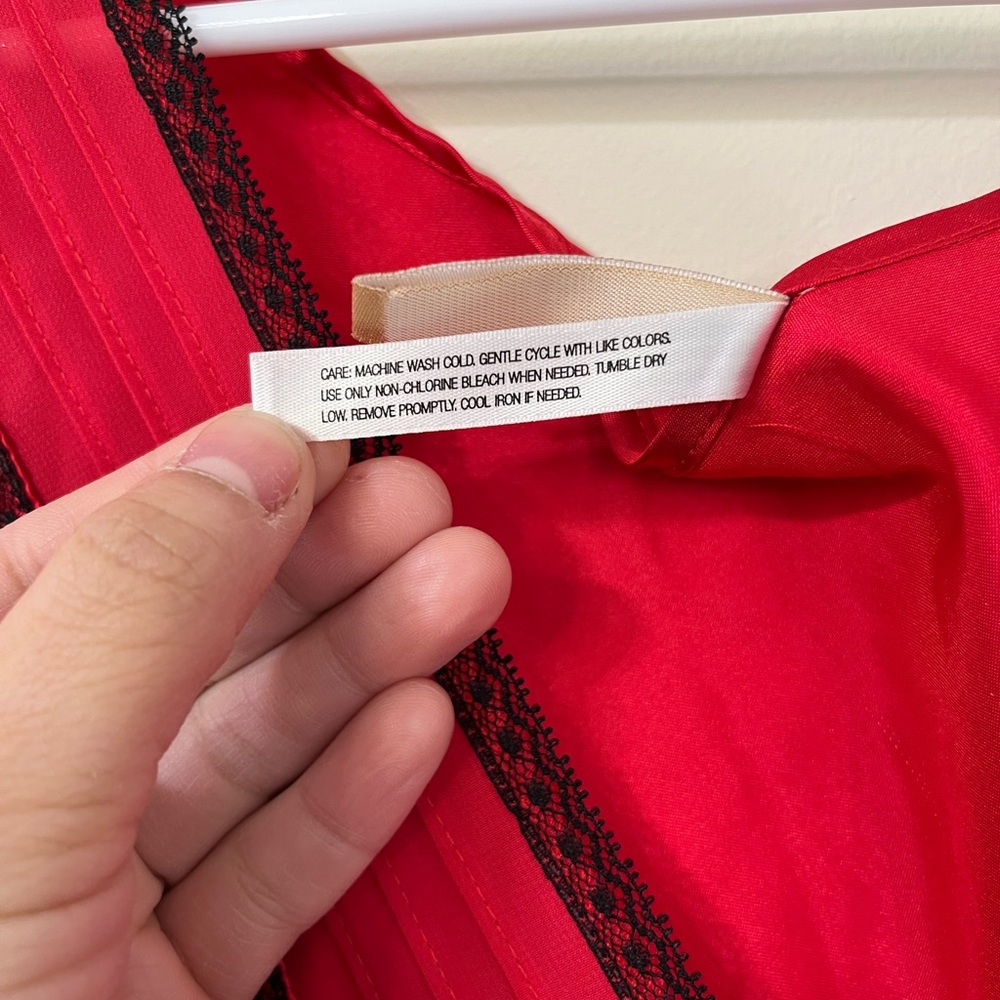 Gilligan & O’Malley Red Black Lace Detail V-Neck Sleep Shirt - Picture 6 of 7